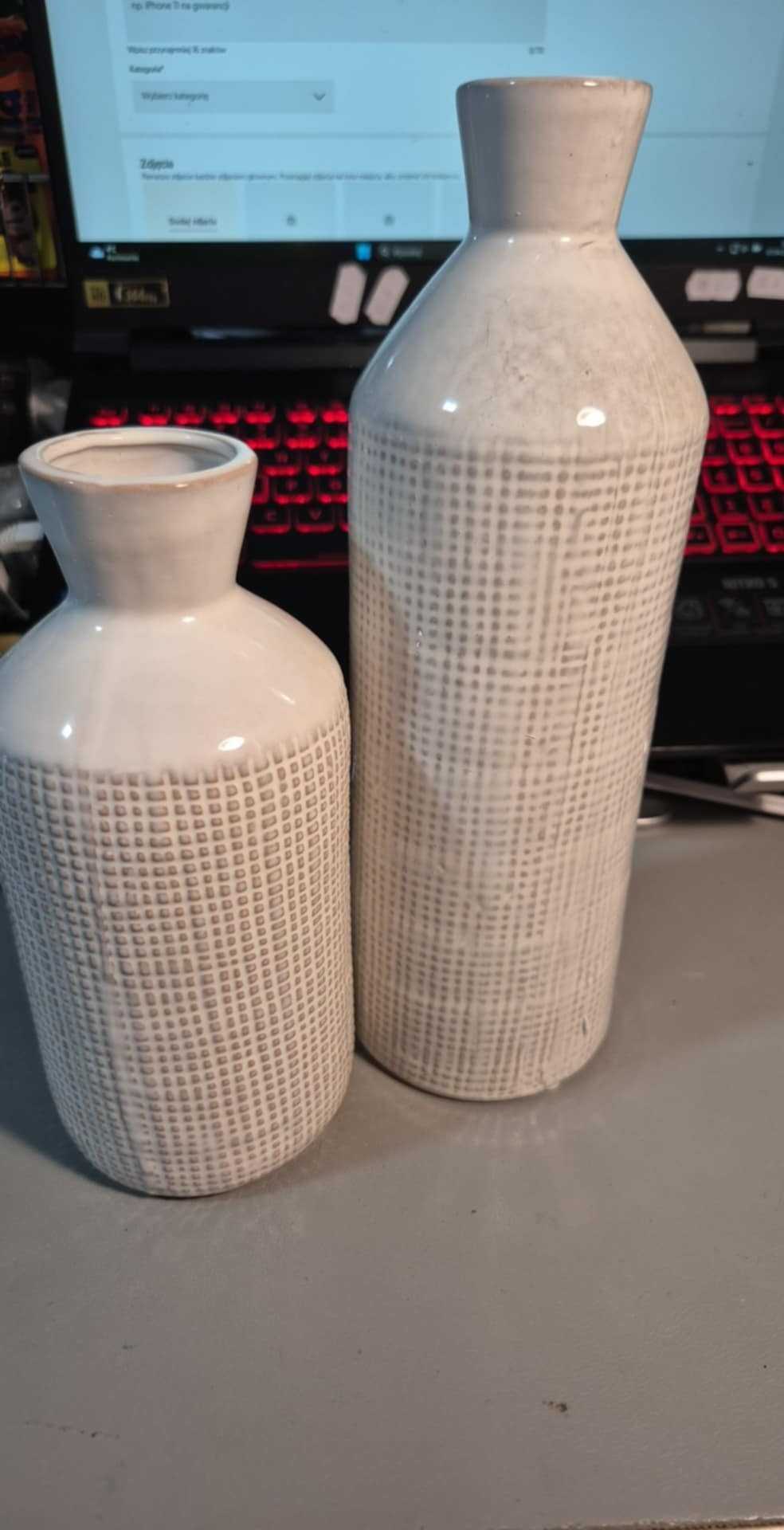 Zestaw dwóch ceramicznych wazonów