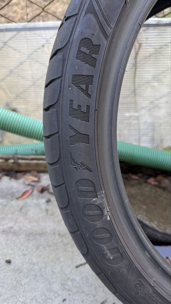 2 Pneus usados  225/40/19 goodyear