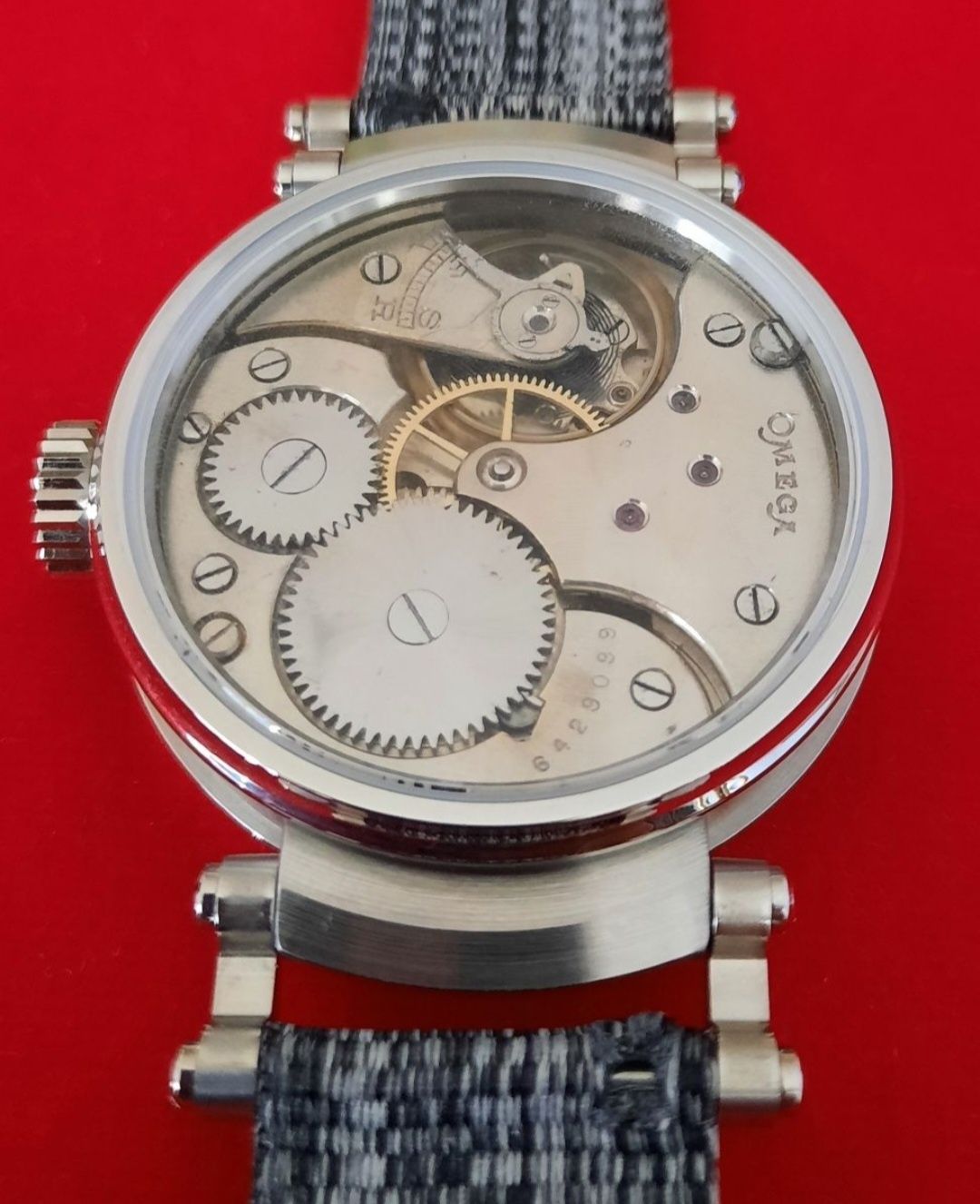 Omego 46mm w przepięknym militernym stylu.