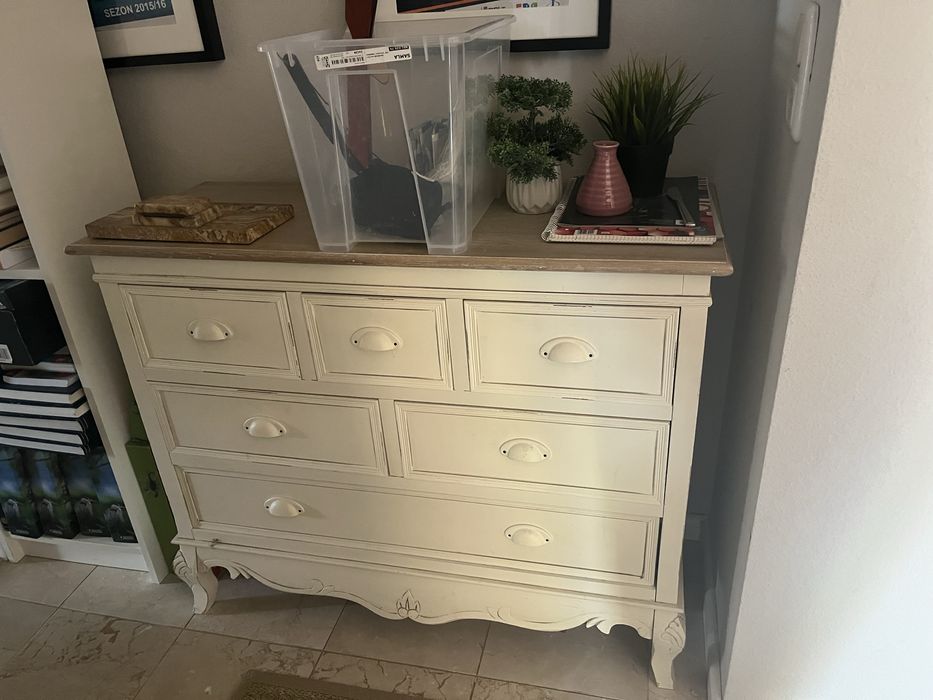 Komoda w stylu prowansalskim, drewniany blat