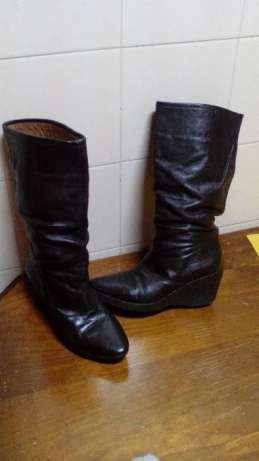 Botas em pele com pouco uso, n.37