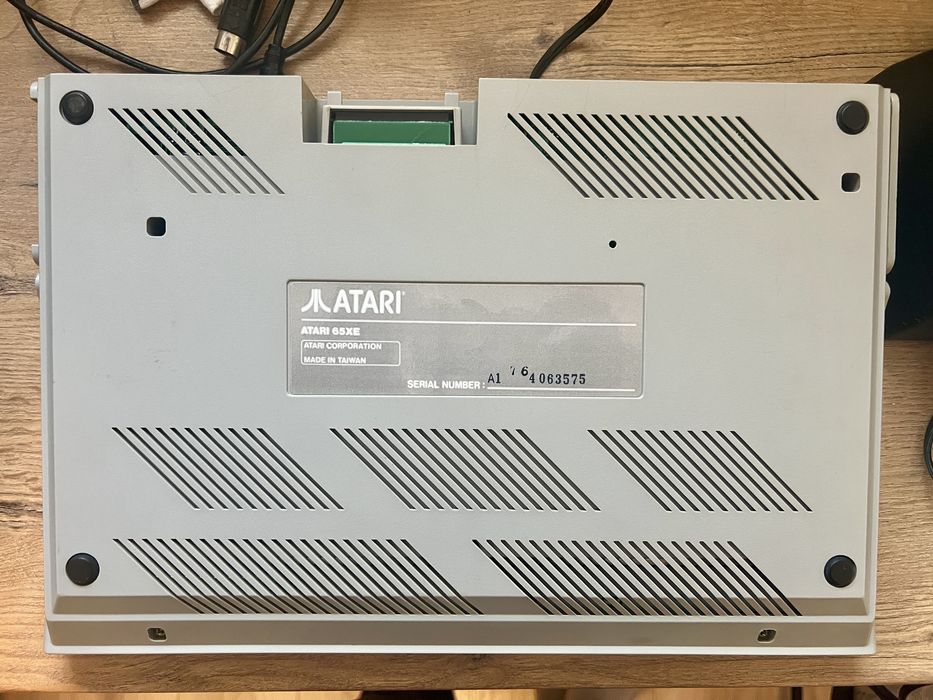 Atari 65XE z pudelkiem, stacja LDW Super 2000, magnetofon CA12