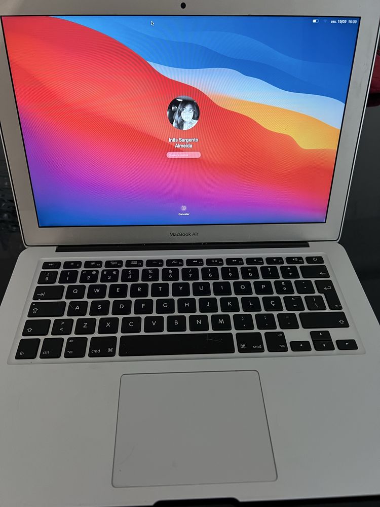 Mac book (Apple)