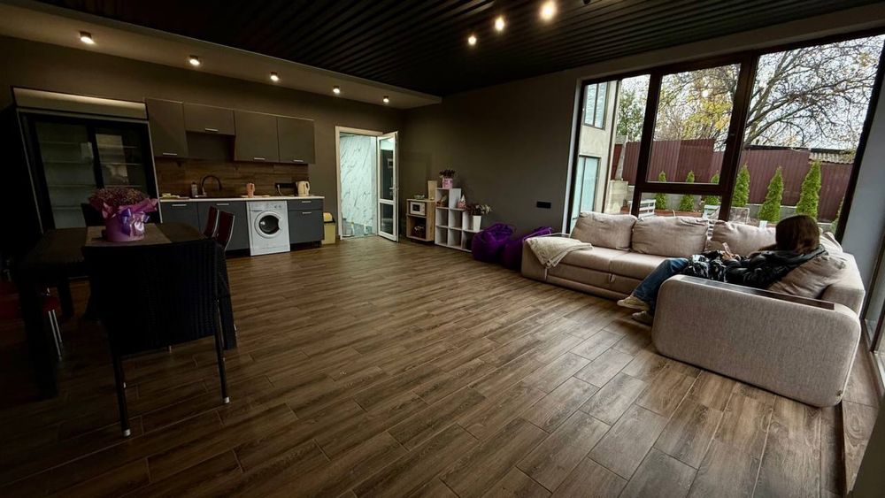 Оренда будиночка із басейном в приватному будинку.