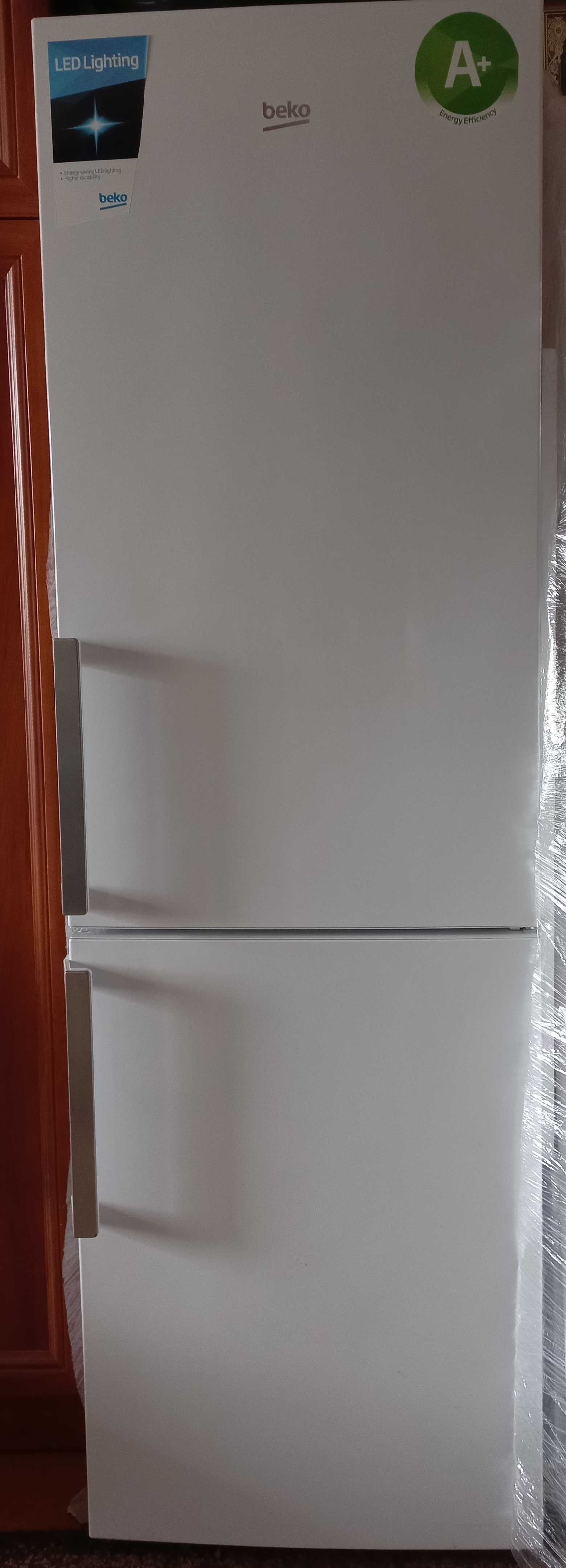 Холодильник BEKO майже новий
