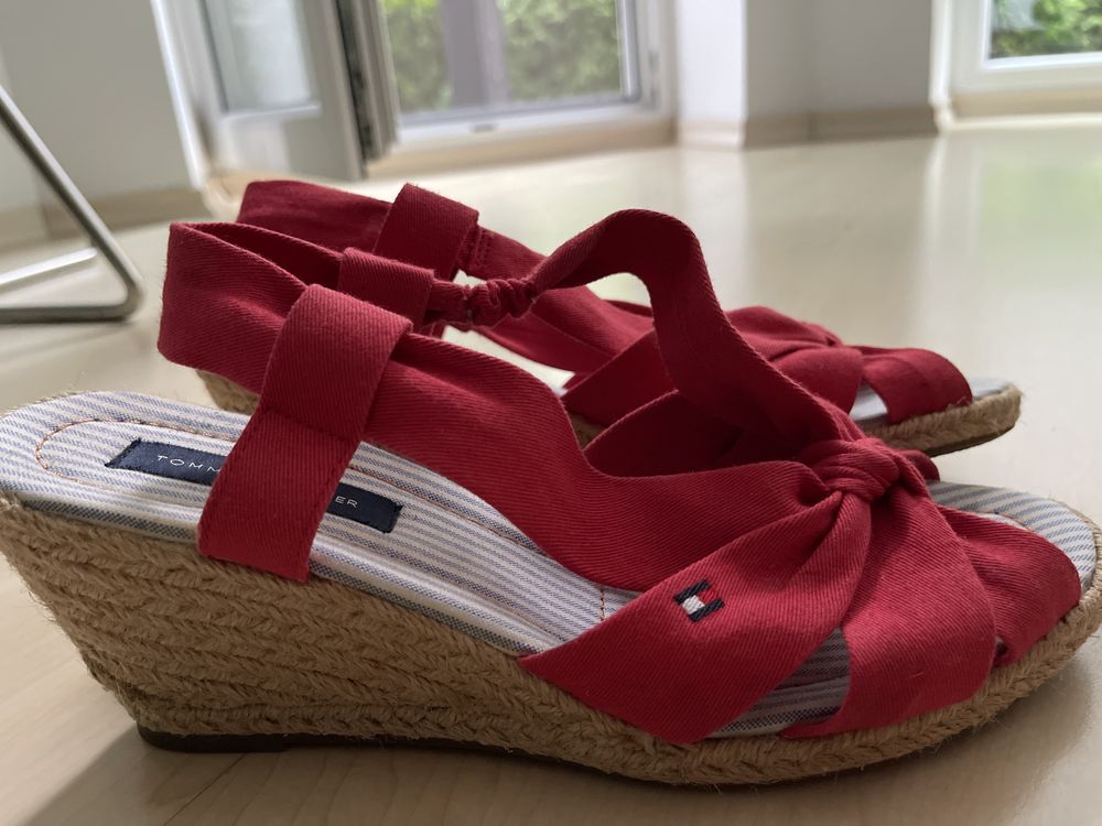 Tommy Hilfiger espadryle na koturnie 41 na platformie czerwone