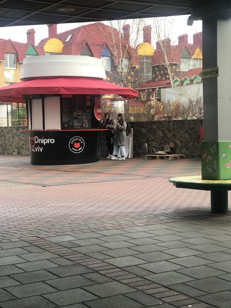 Кавʼярня to go у вигляді стакана кави !
