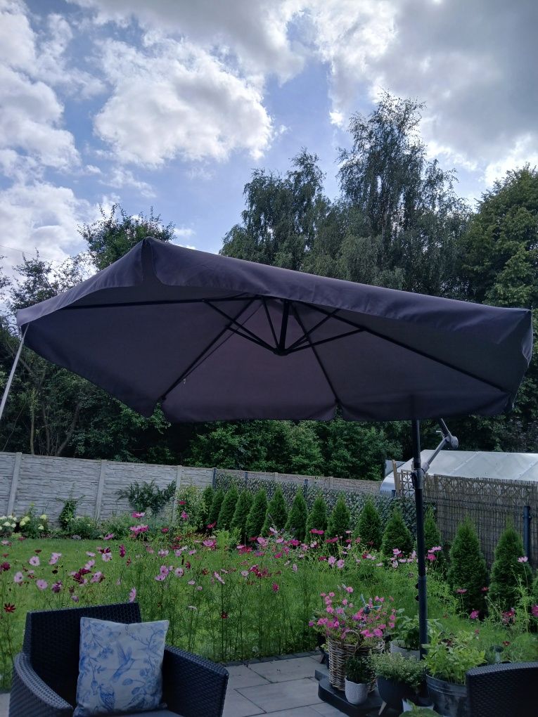 Parasol ogrodowy śre. 3,00 x wys. 2,50m