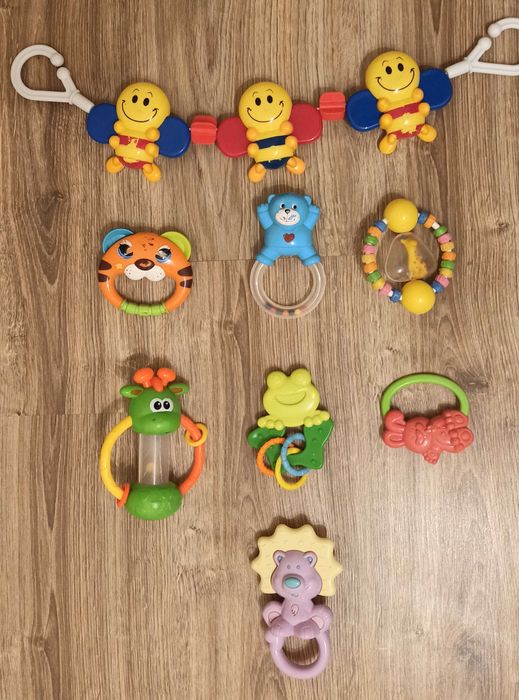 Zestaw paka zabawek niemowlęcych, zawieszka, pałąk, grzechotka