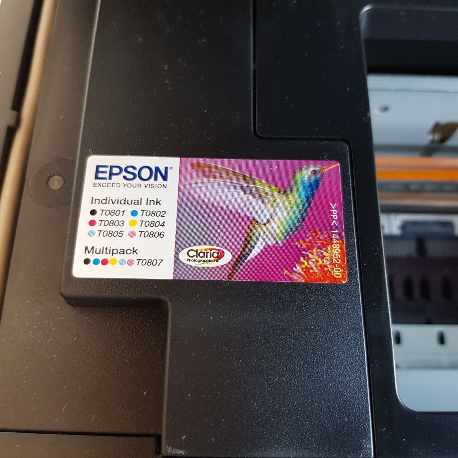 Epson Stylus Photo RX585

- Impressora e digitalizadora + 2 tinteiros