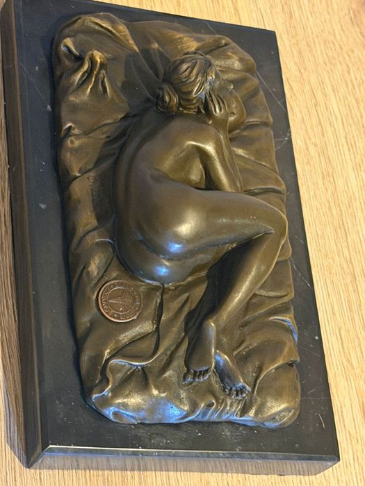 Фигура Скульптура Эротика Бронза мужчина и женщина в любви Подпись