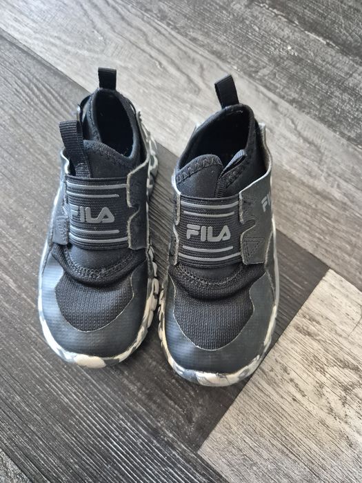 Adidasy firmy Fila czarne rozmiar 26