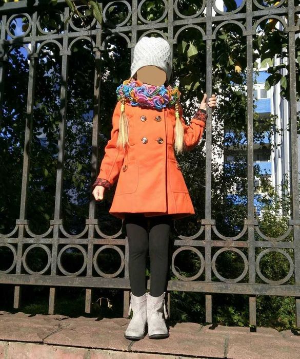 Стильні пальта для дівчинки, демісезон на 5-7 років: помаранчове, сіре