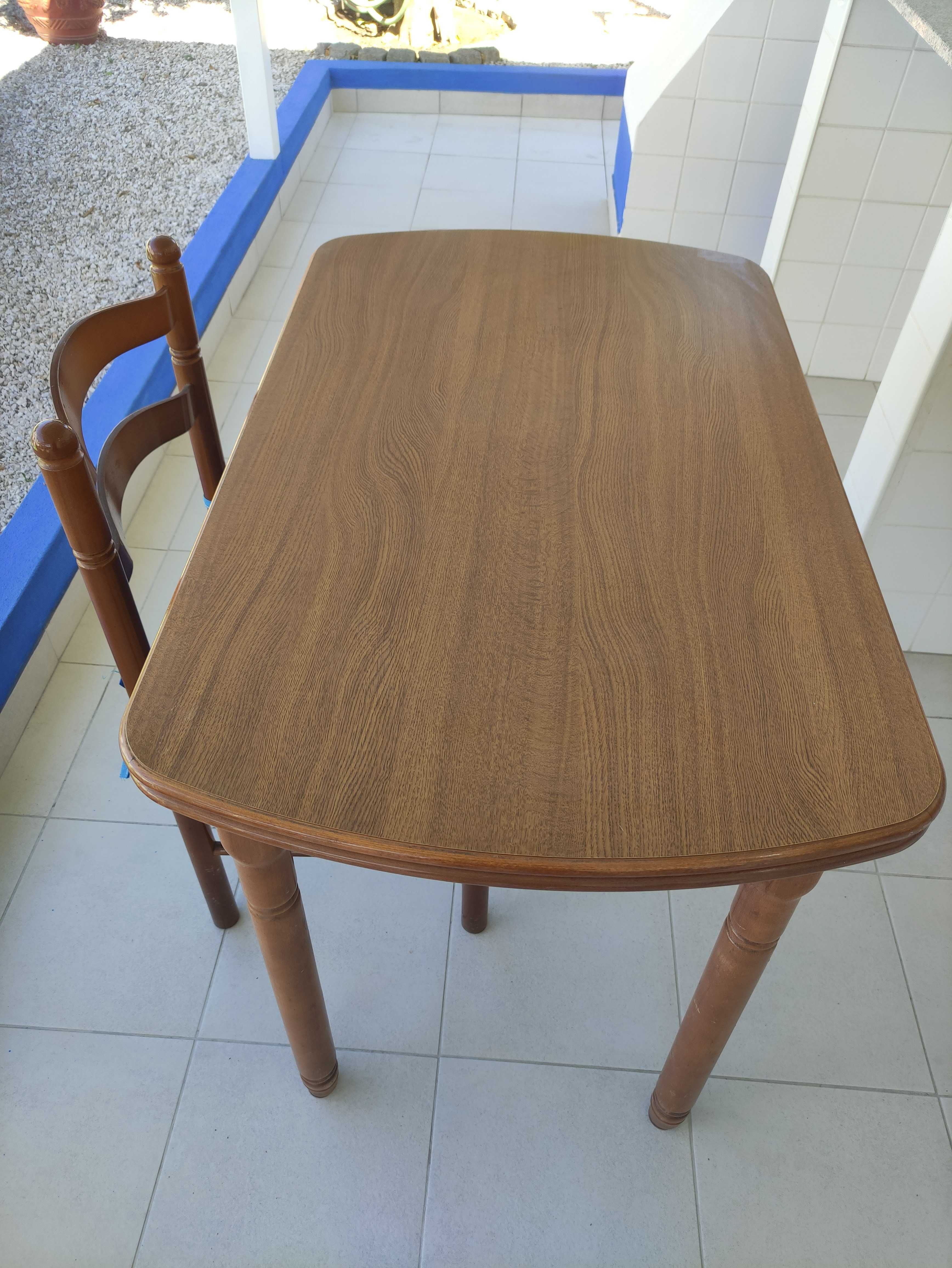 Mesa cozinha com 3 cadeiras