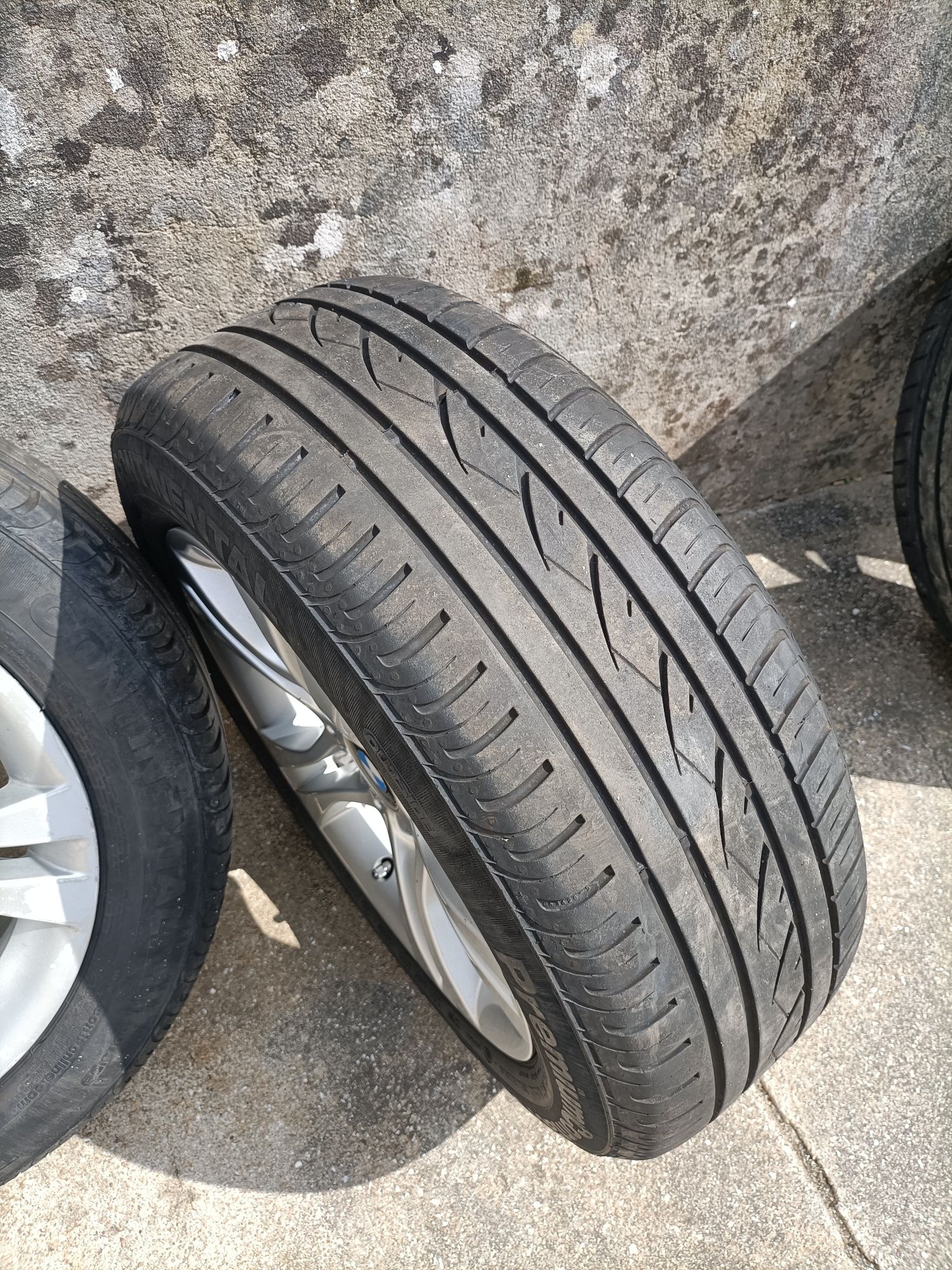 Para venda jantes com pneus r16 com bastante rasto