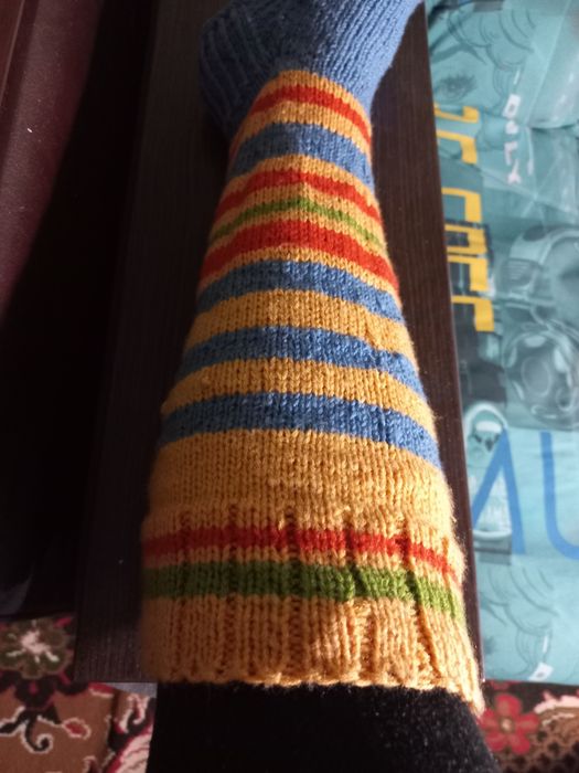 Одяг.Теплые высокие гольфы до колен.