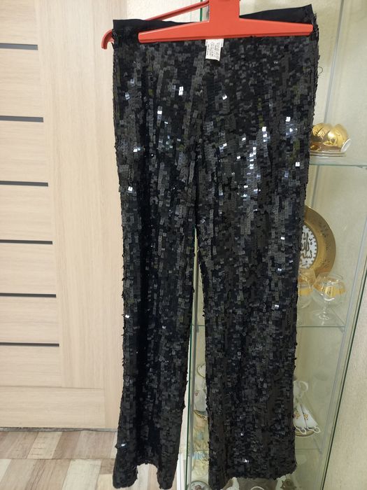 Штани в паєтках прямі неколять Франція