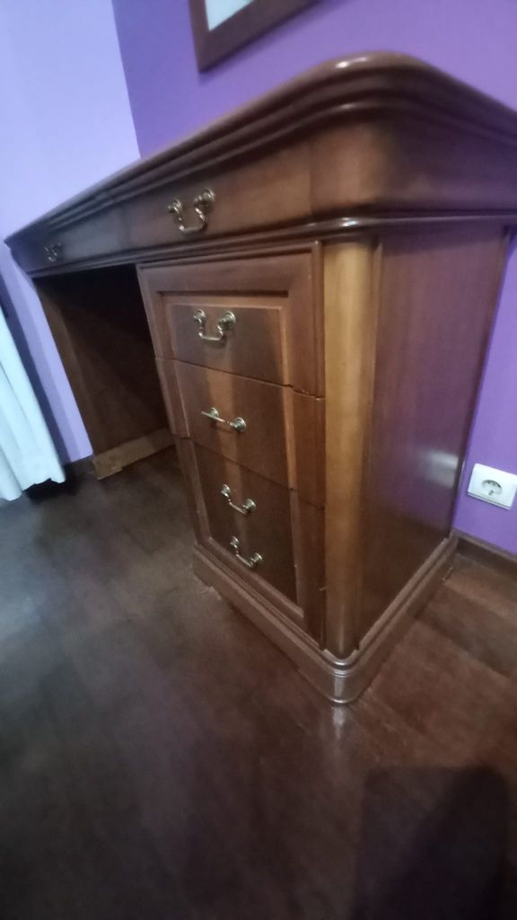 Secretária em cerejeira