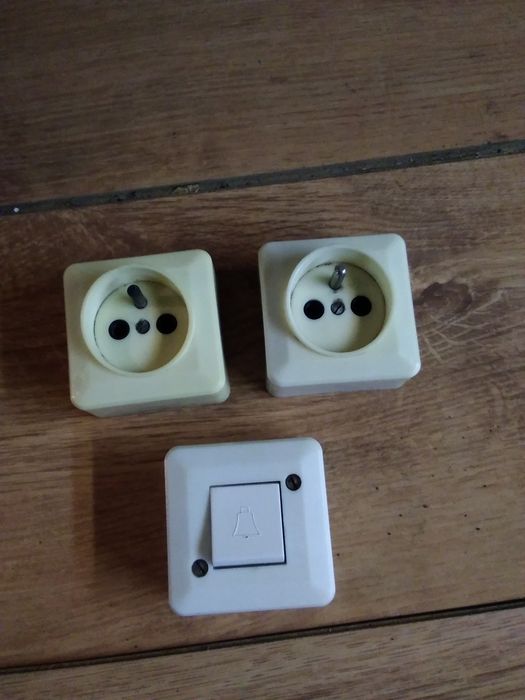 Gniazdka elektryczne PRL.