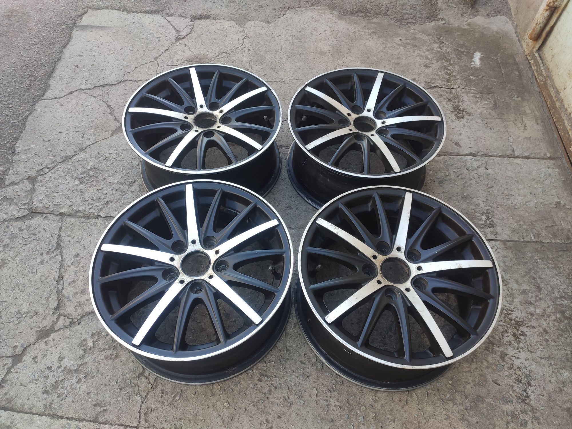 Легкосплавные диски r15 5x114.3 ET-40 на Mazda/Hyundai/KIA/Mitsubishi