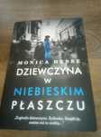 Dziewczyna w niebieskim płaszczu