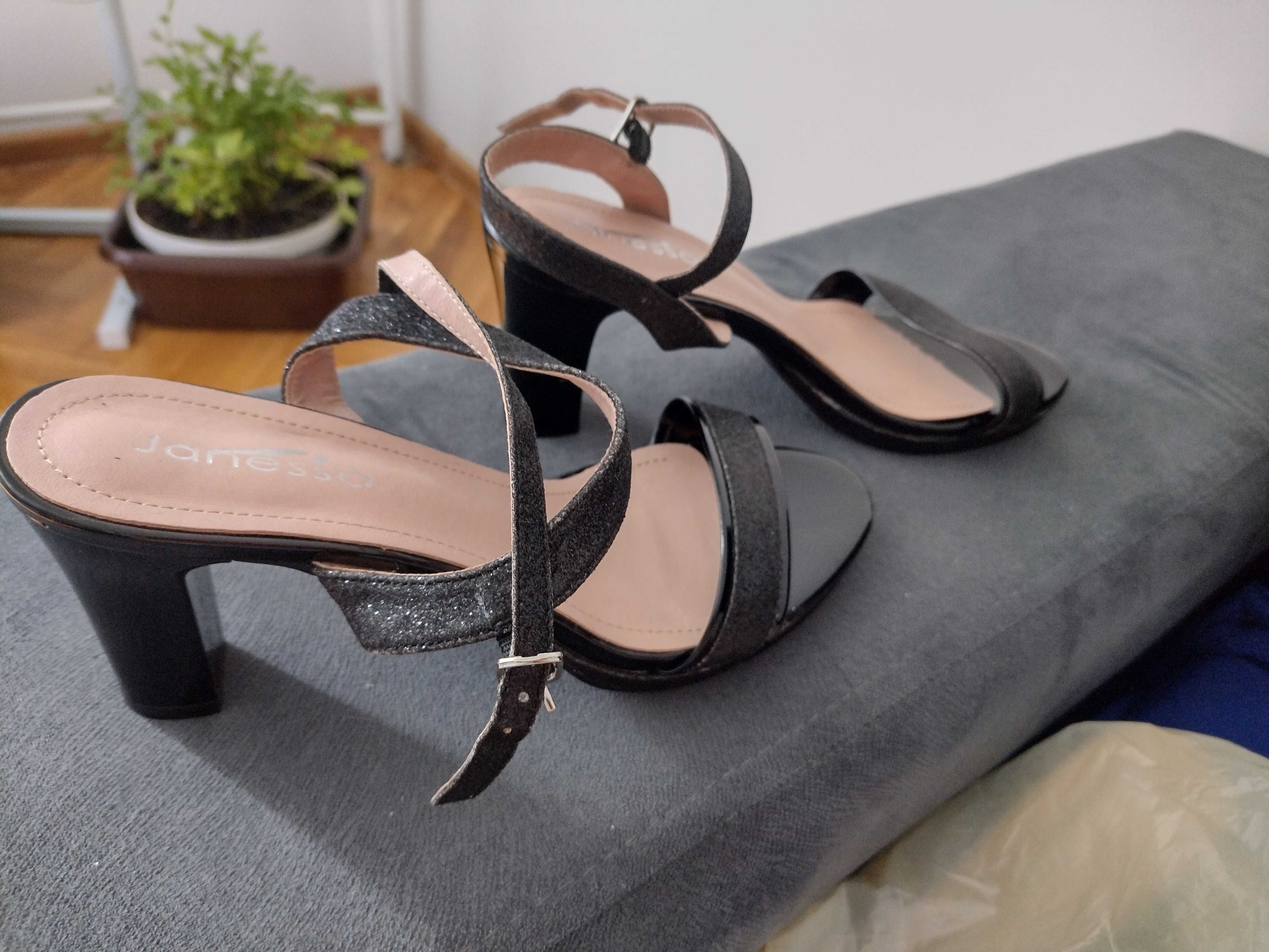 Przepiękne buty delikatnie mieniące się