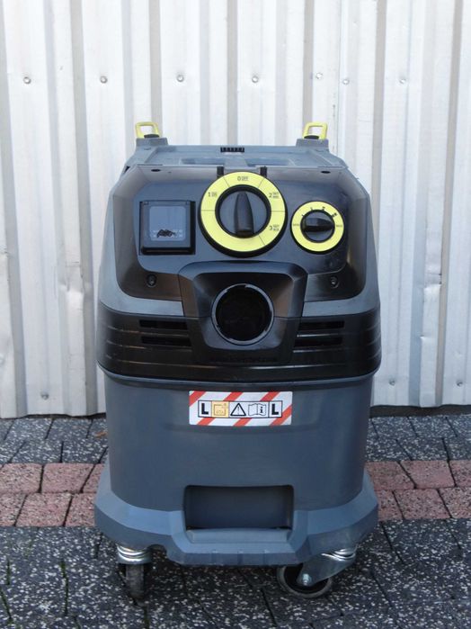 Odkurzacz Karcher NT 30/1 Tact Te * gniazdko elektronarzędzia