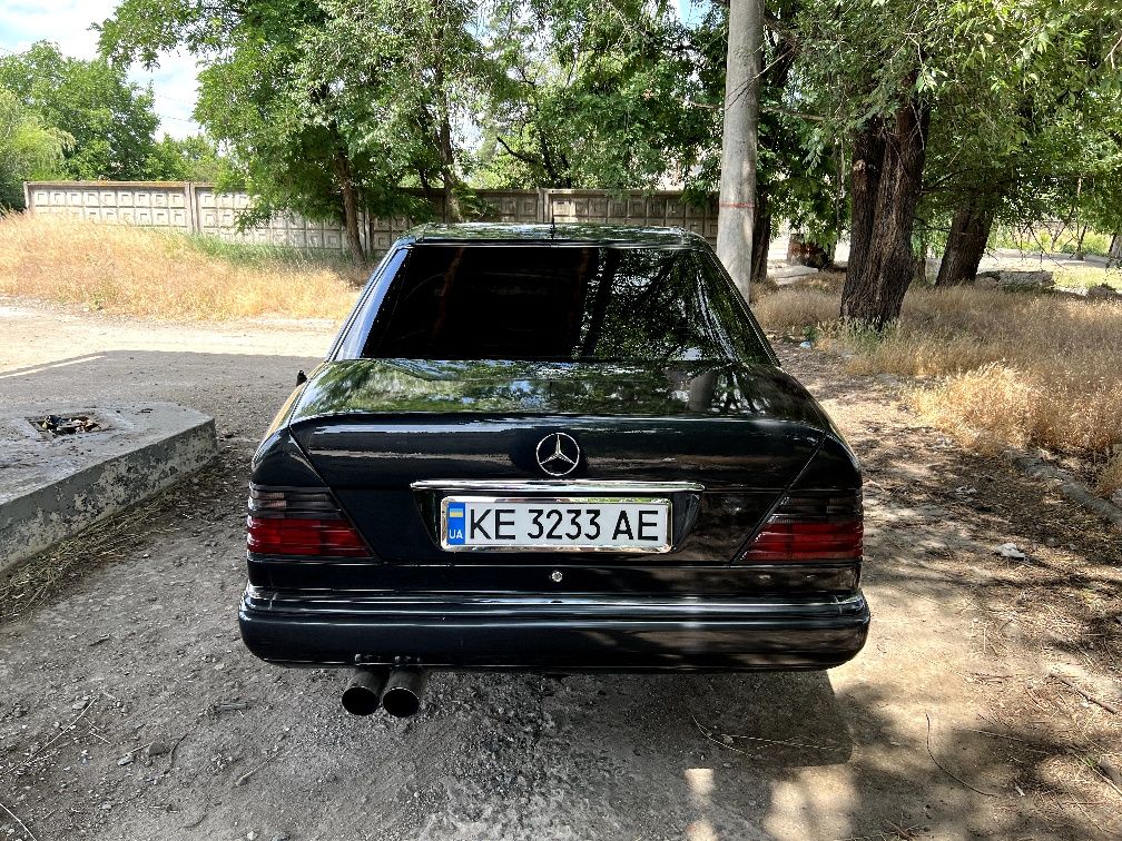 Mercedes-Benz Е124 4.2 1992