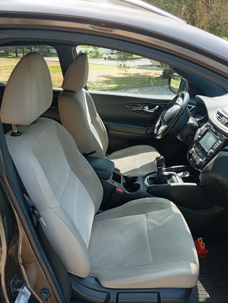 Nissan Qashqai 1.6 Tekna Premium Alcanta 4x4i negociavel
