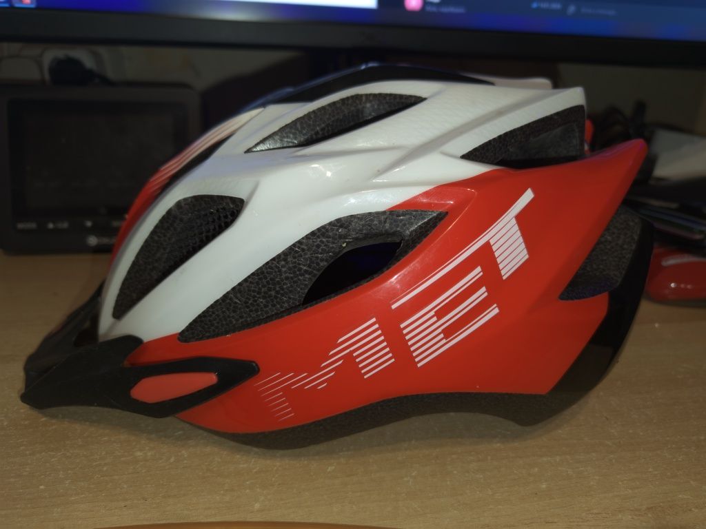 Велошолом, шолом, шлем  MET Crossover White Black Red glossy
