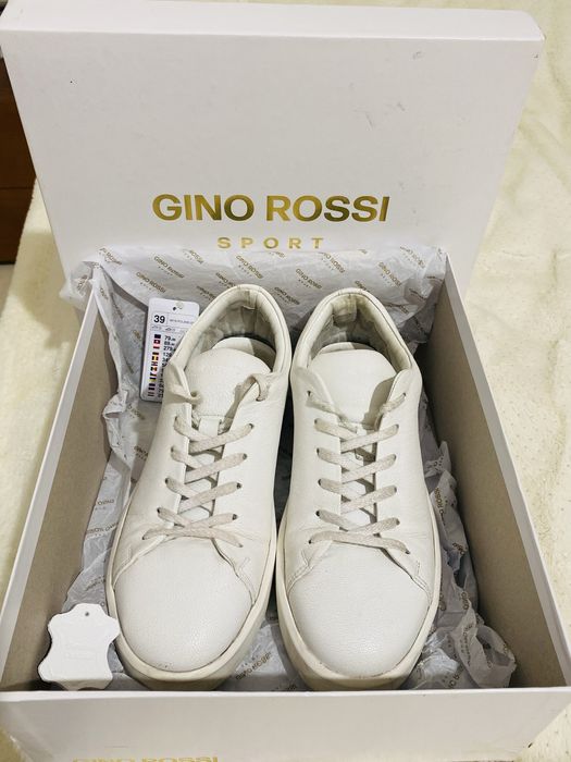 Białe skórzane buty marki Gino Rossi ultra wygodne