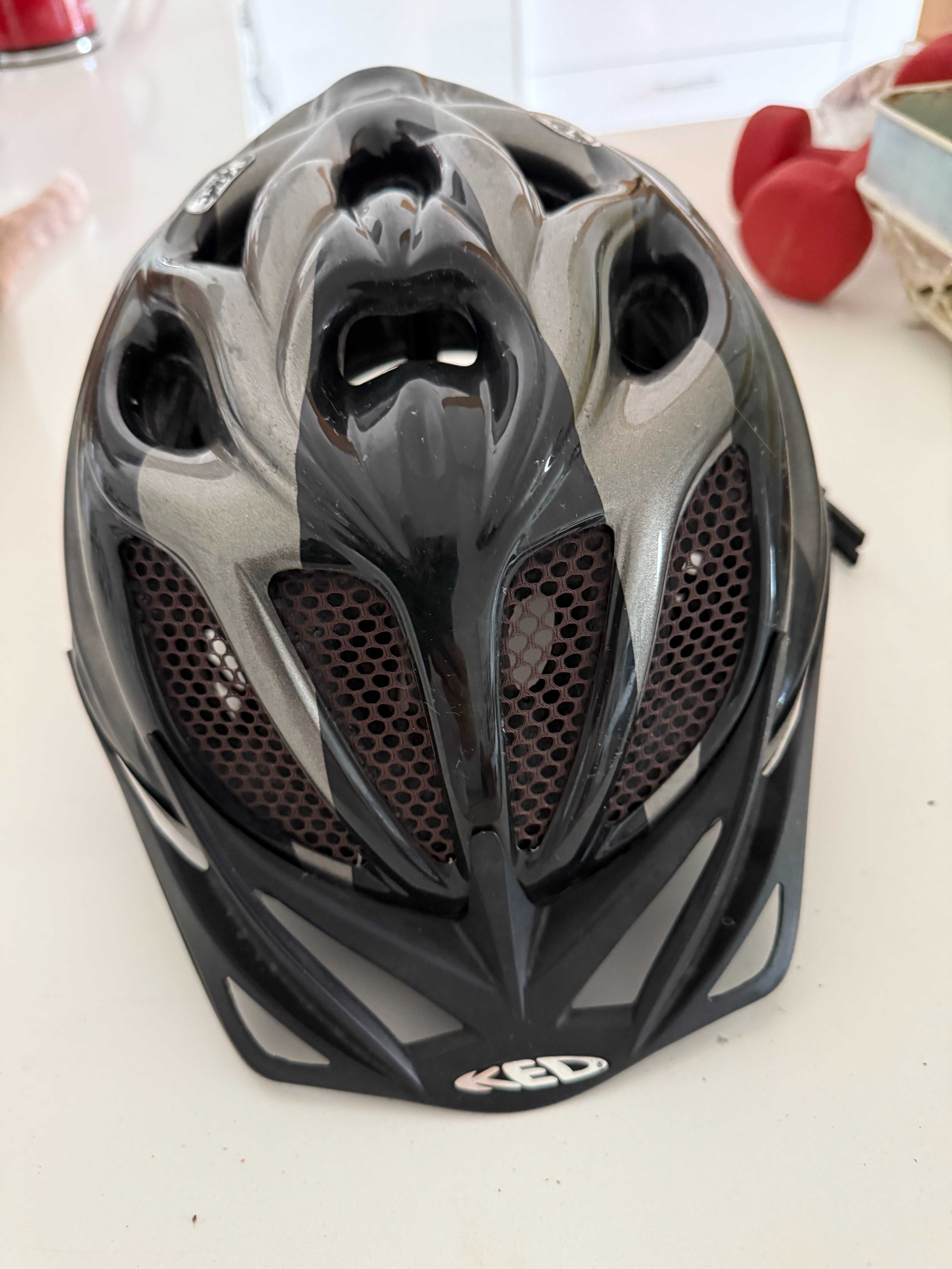 Capacetes e sapatos 43 de ciclismo usados