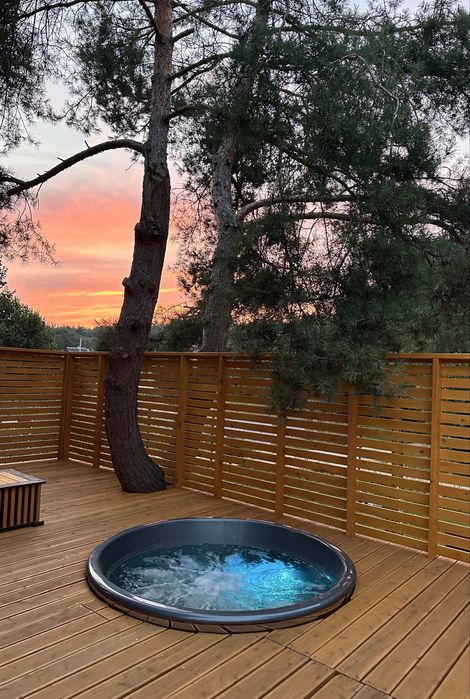 Antracytowe domki z jacuzzi nad Zalewem Chańcza