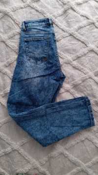 Marmurkowe jeansy slim fit z rozdarciami r. 34 Reserved