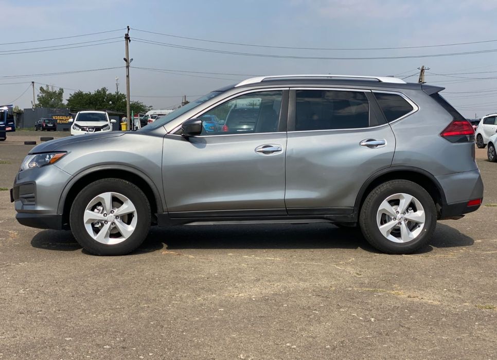 Автомобиль Nissan Rogue