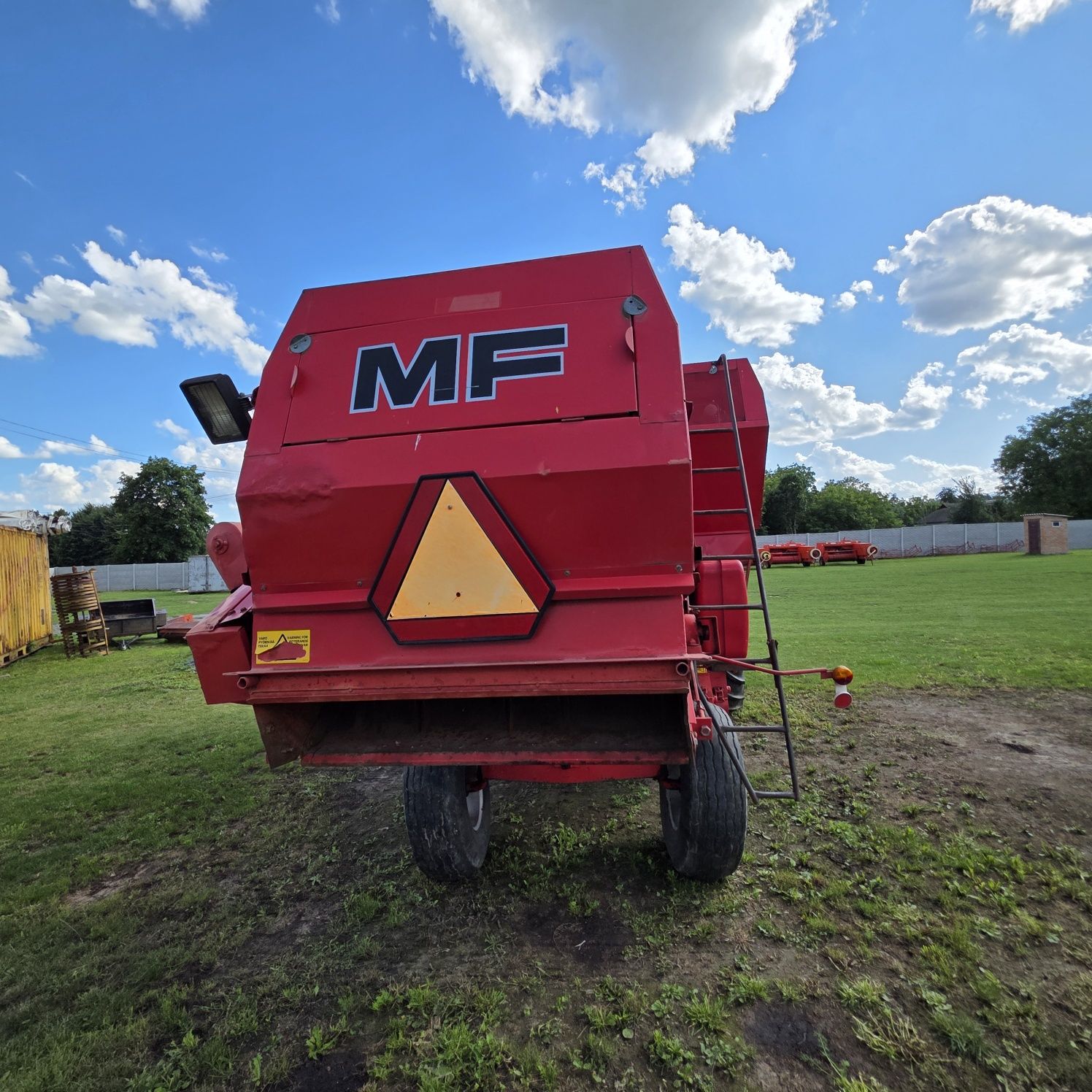 Комбайн зерно збиральний Massey Ferguson 20 з Фінляндії