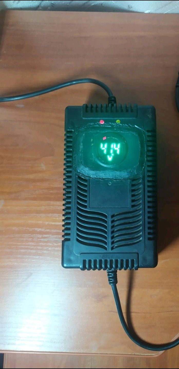 Универсальное зарядное устройство для эл. транспорта от-/+36- 48-60-80
