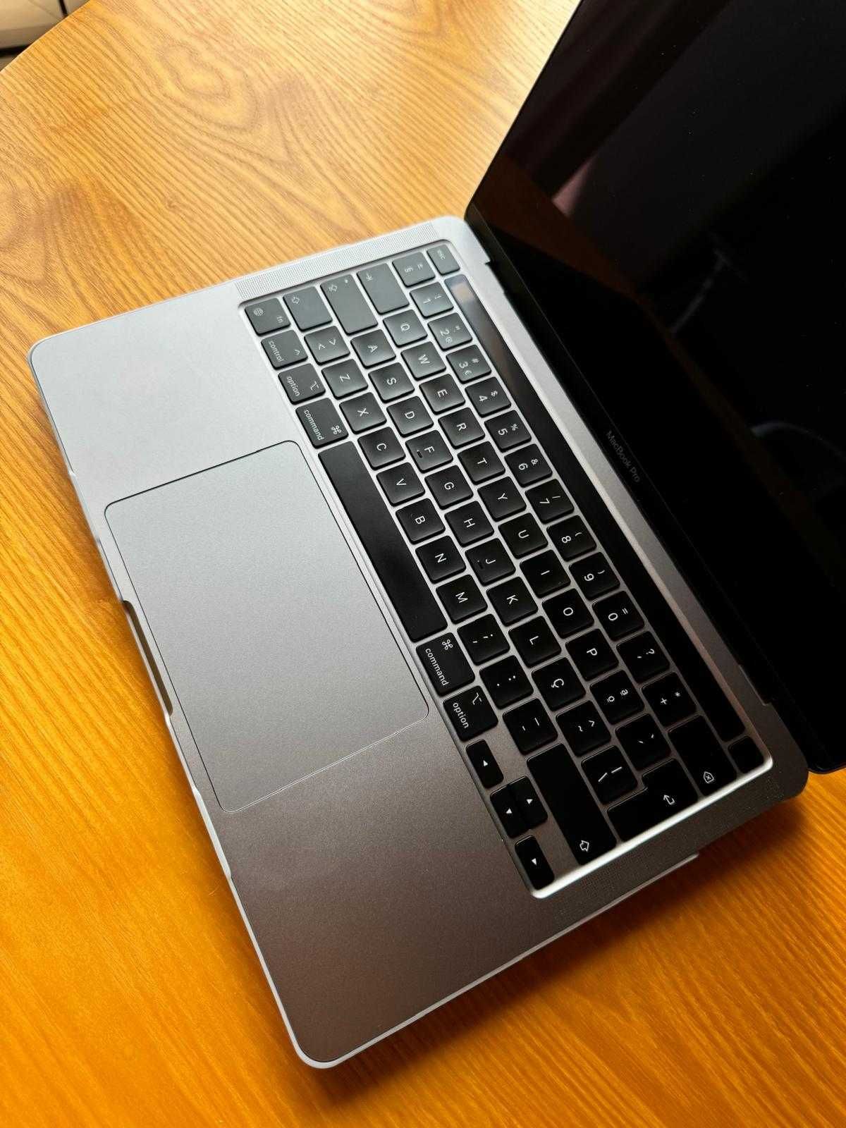 MACBook PRO Apple 13-13.9''