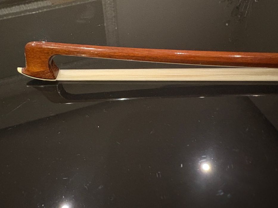 Arco de violino por Renato Casara