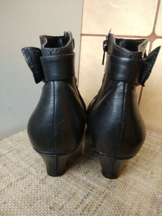 Clarks buty kozaczki czarne skórzane rozmiar 39 wkładka 26 cm