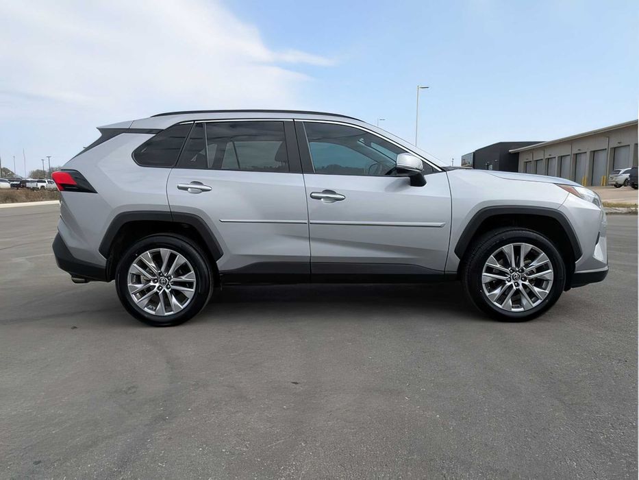 Toyota RAV4      2022