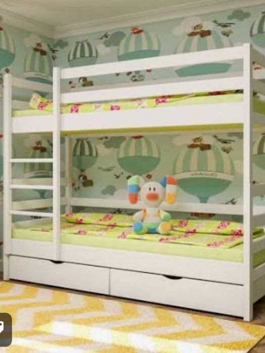 Продається якісний набір дитячих спальних меблів із натуральног дерева