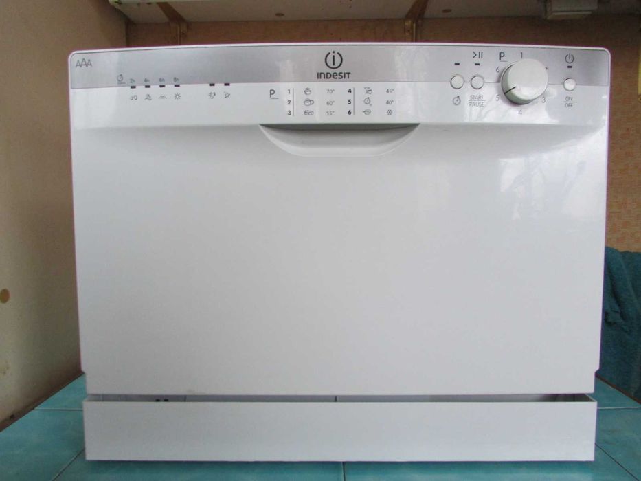 Продам посудомоечную  машинку INDESIT