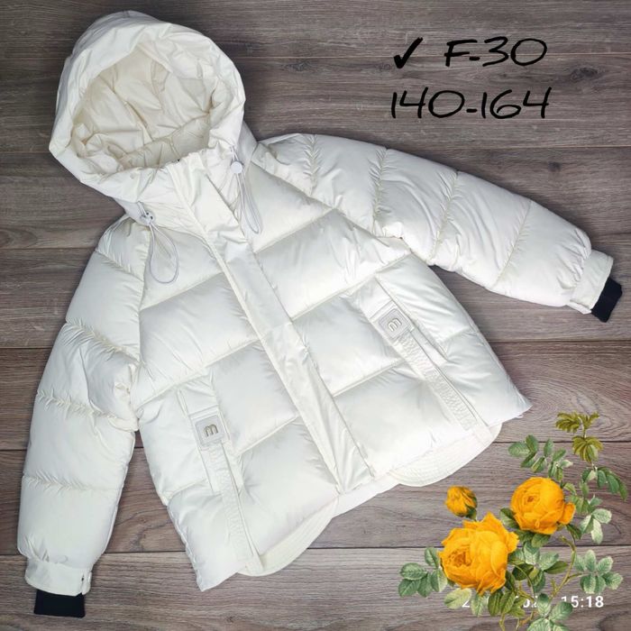 Зимова куртка на дівчину