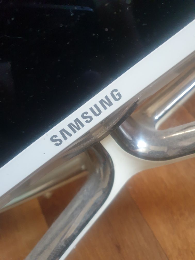 Sprzedam telewizor samsung z rozwalonym ekranem