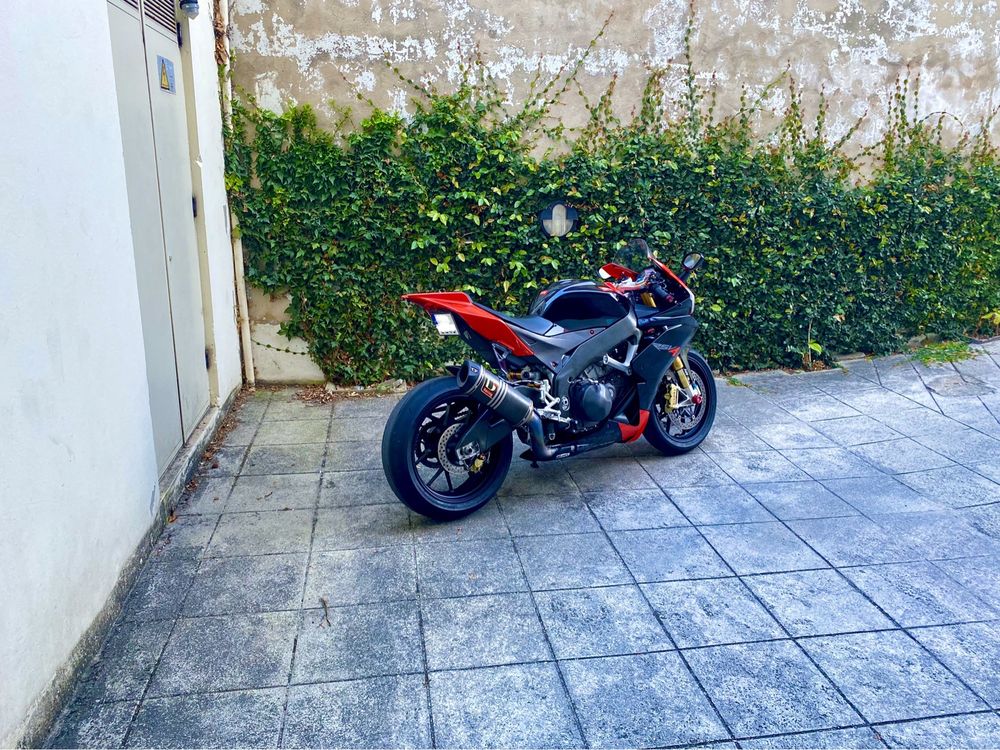 Aprilia RSV4 Factory