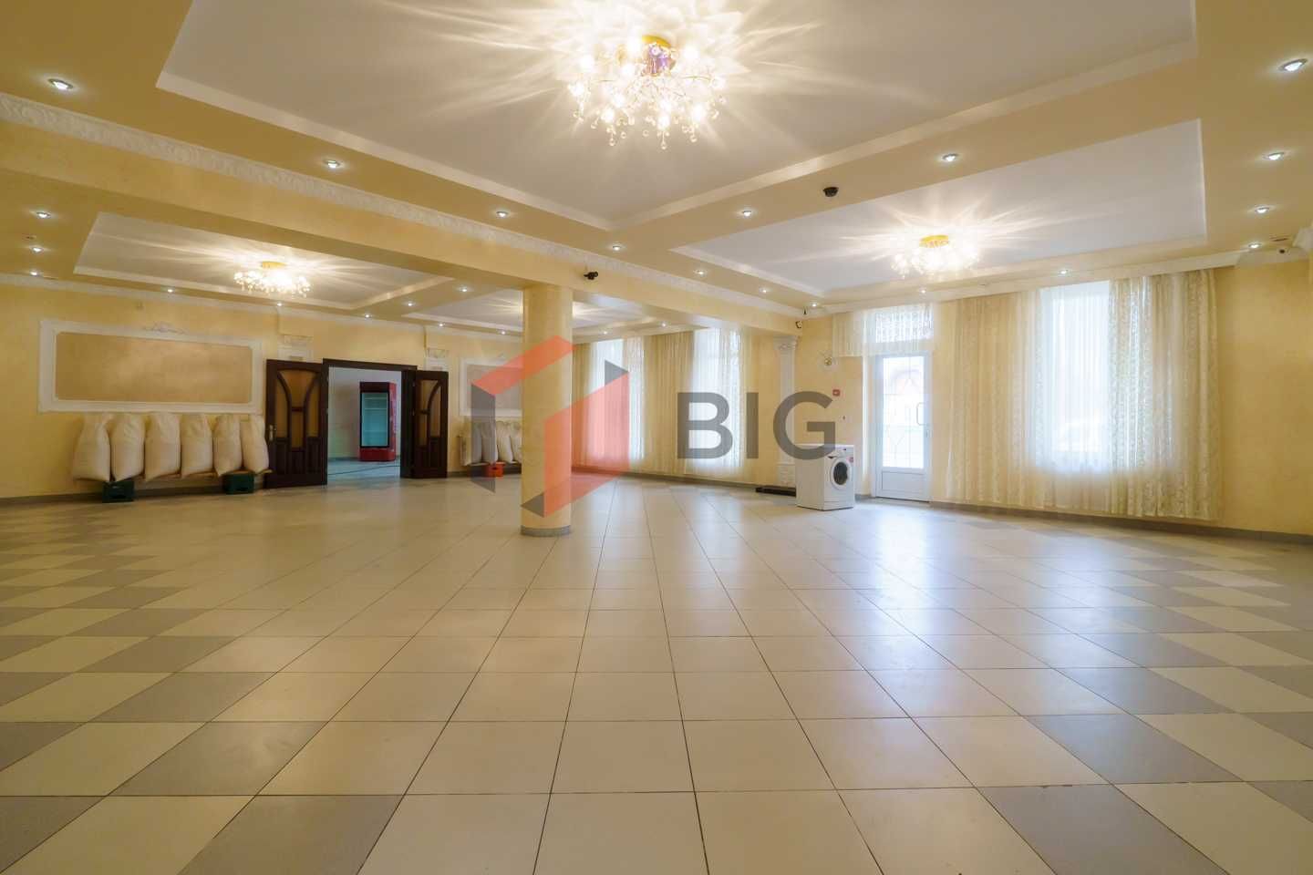 Окрема будівля 449 м2 з ремонтом за вул. Шевченка в с. Братківці