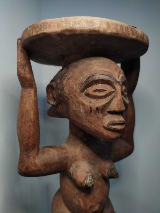 Banco africano. De norte de Angola ou Congo. Africa. Arte Africana.