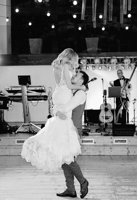 Suknia ślubna Demetrios 1044 rybka tren