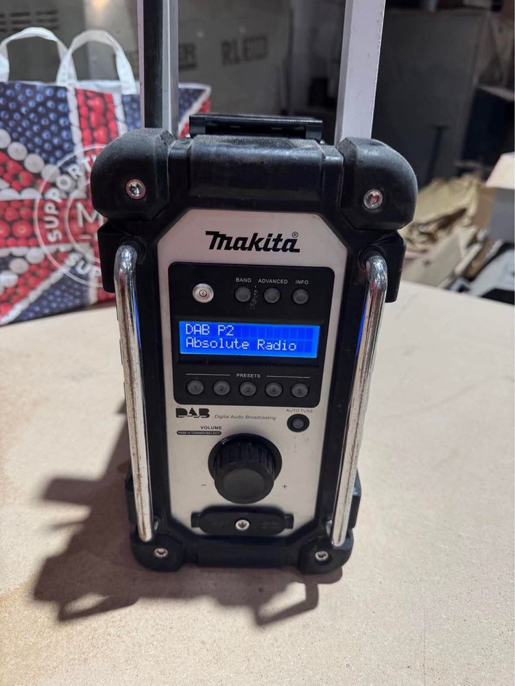 Makita dmr109 radio